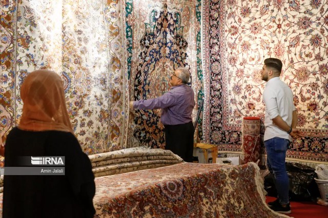 برگزاری نمایشگاه فرش با عرضه دست‌بافته‌های فرش آستان قدس رضوی
